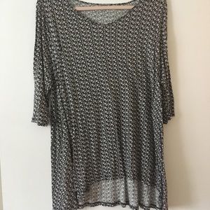 Cute short sleeve black and white top